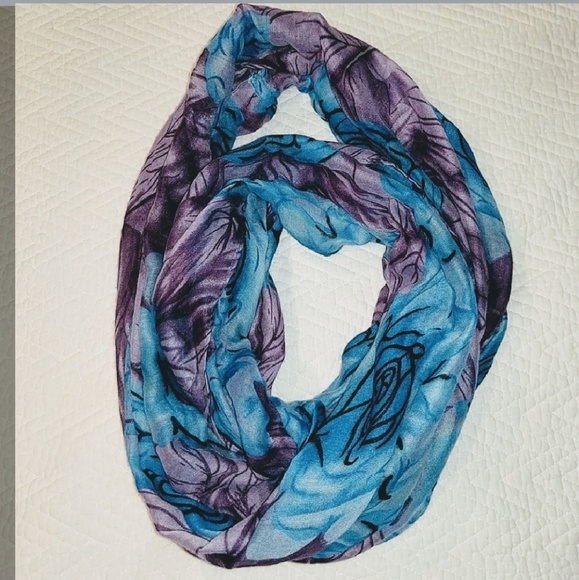 Accessories - ✂️FINAL price cut!  Infinity Scarf, blue flowers